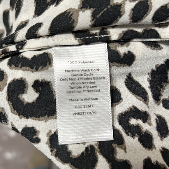 Talbots Leopard Button Collard Blouse Size XSmall - Picture 9 of 9